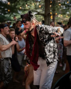 man-with-hat-dancing-tallandvibin Dancer