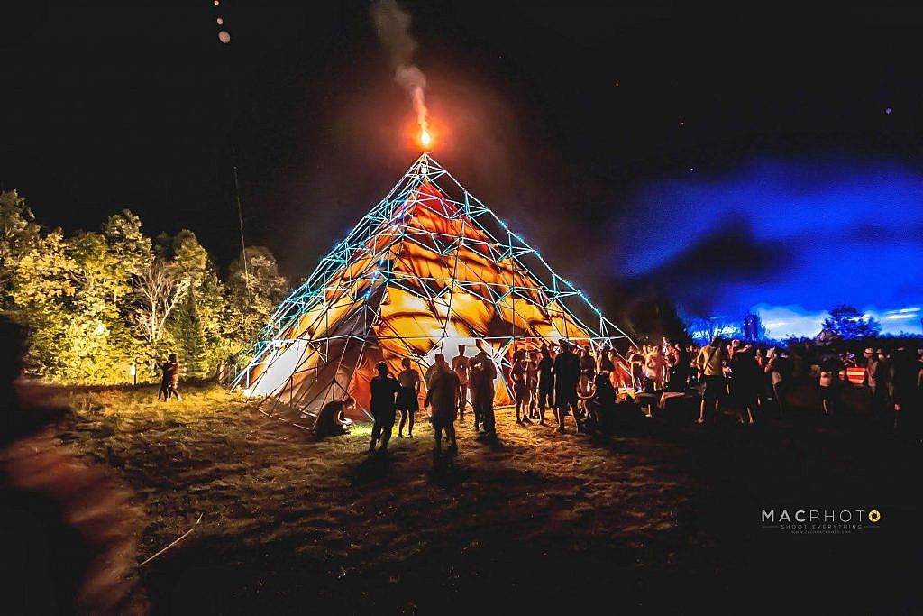 The Pyramid stage outside