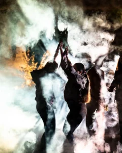 smoke-cube-couple-handsup-tallandvibin Couple with hands in the arm in smoke